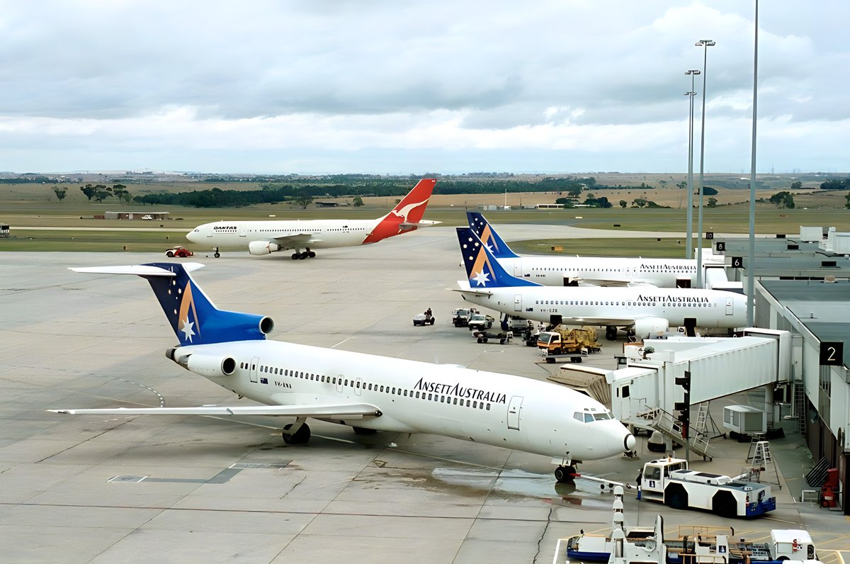 Australian Airliners.

A once familiar scene from the observation deck at the Ansett side of the Melbourne Tullamarine terminal. Ansett airliners with the Starmark livery were on the tarmac in 1996 before the Boeing 727 was retired from the Ansett fleet.