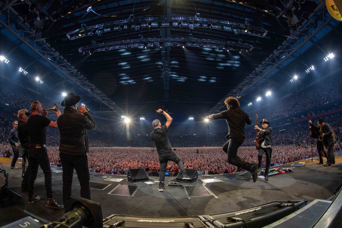 springsteen's tweet photo. Amsterdam. May 27, 2023. 📸: Rob DeMartin https://t.co/PFogfSP1tf