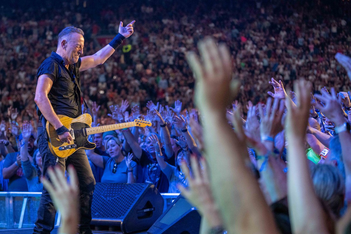 springsteen tweet picture