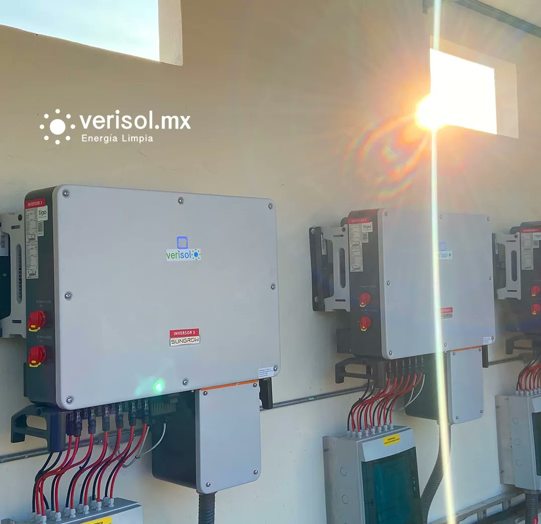 Tu inversor es una pieza clave en tu instalación, ya que es un convertidor que transforma la corriente continua que recibe de tus paneles, en una corriente alterna que puedes usar en tu hogar o empresa. #PonlePaneles #PanelesSolares #EnergiaSolar #InversorSolar #Inversores
