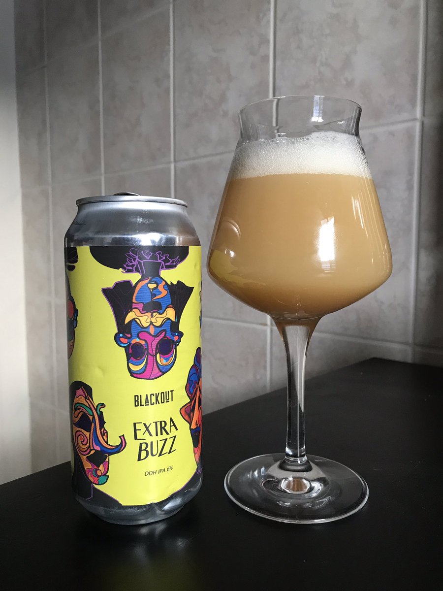 Oui, la canette a morflé durant le retour de Bucarest. Mais qu’importe le flacon...

🇷🇴 Extra Buzz de Blackout Brewing, DDH IPA