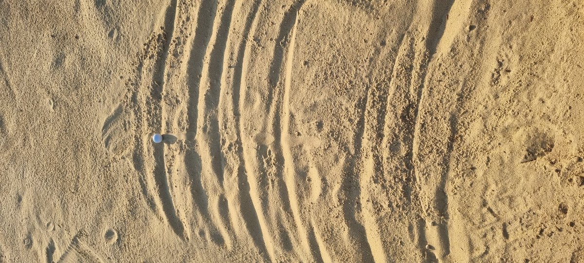 Nigel Newport-Black (@nigeln_b) on Twitter photo Thanks to the thoughtless prick who couldn't be arsed to rake the fairway bunker on 7th <a href="/cotswoldhillsgc/">Cotswold Hills Golf Club</a> Thanks to the thoughtless prick who couldn't be arsed to rake the fairway bunker on 7th <a href="/cotswoldhillsgc/">Cotswold Hills Golf Club</a>