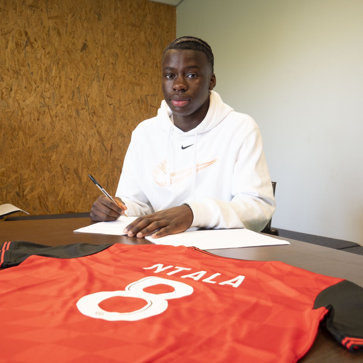 Très fière de vous annoncer la signature de Josué Ntala (2008) capitaine des U16 R3 cette saison a l’EA Guingamp pour 3 saison. Grigny c’est cool c’est class 🔵⚪️ 

Bonne route mon Capiiii 🫶🏾❤️