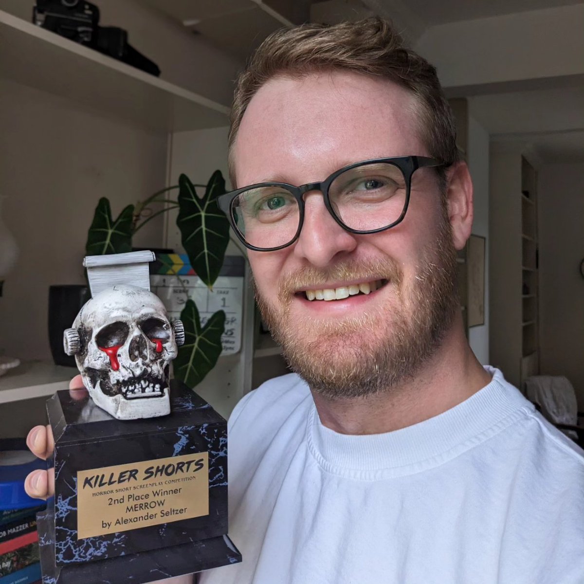 Alex_Seltzer's tweet photo. Look what just came in the mail! My first trophy! And such a badass one from @TylerGreenFX. Gonna have to build a shrine for it. It's PERFECT!
Thank you @killershorts! Shout out to my fellow comp winners @CalmDownShirley, Julia Diddy + to all the judges! #killershorts #killeralum https://t.co/eMJt8hDJ39