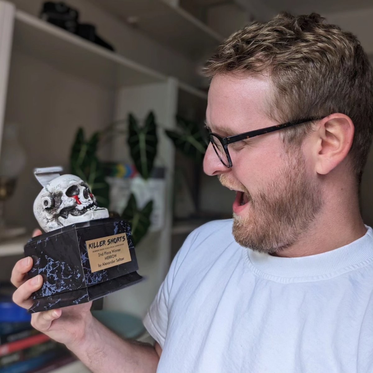 Alex_Seltzer's tweet photo. Look what just came in the mail! My first trophy! And such a badass one from @TylerGreenFX. Gonna have to build a shrine for it. It's PERFECT!
Thank you @killershorts! Shout out to my fellow comp winners @CalmDownShirley, Julia Diddy + to all the judges! #killershorts #killeralum https://t.co/eMJt8hDJ39