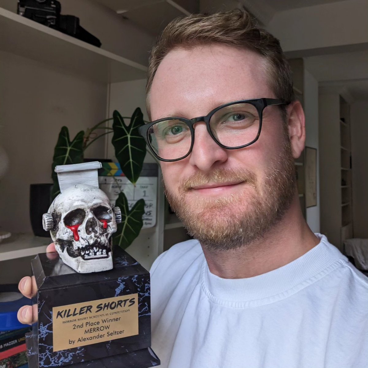Alex_Seltzer's tweet photo. Look what just came in the mail! My first trophy! And such a badass one from @TylerGreenFX. Gonna have to build a shrine for it. It's PERFECT!
Thank you @killershorts! Shout out to my fellow comp winners @CalmDownShirley, Julia Diddy + to all the judges! #killershorts #killeralum https://t.co/eMJt8hDJ39