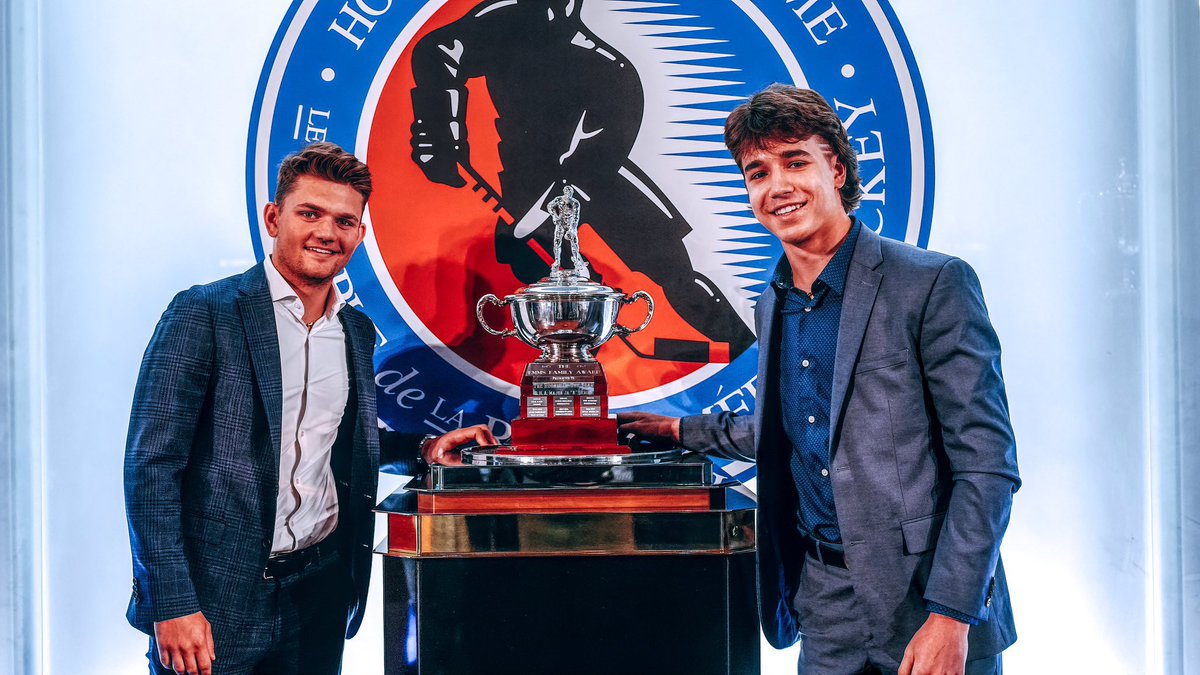 SpiritHockey's tweet photo. Just a pair of iconic rookies.

Cole Perfetti delivers the Emms Family Award to Michael Misa as the @OHLHockey Top First-Year Player.

@NHLJets | @ColePerfetti91 https://t.co/tSDEuLBudm