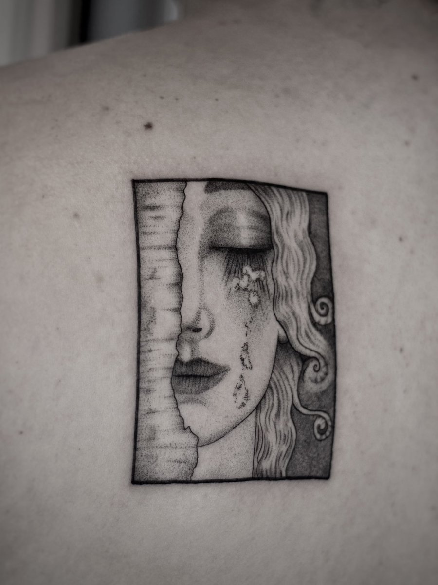 O versión de la obra “ Las lágrimas de oro” o “Lágrimas de Freyja” realizado en <a href="/PolTattooStudio/">PolTattooStudio</a>