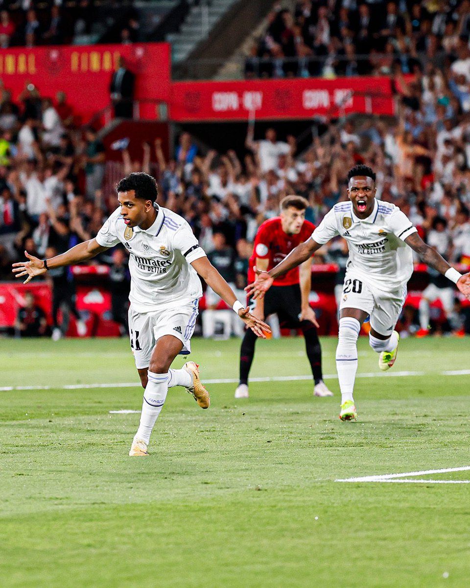 Se va Benzemá, y Rodrygo dice que él y Vinicius tienen que dar un paso al frente y meter los goles de Karim.

Se va Cristiano Ronaldo y Asensio dice que él no tiene que tirar del carro, que ya lo harán otros.

Rodrygo ha nacido con el gen Real Madrid. Ausonia ni lo conoce.