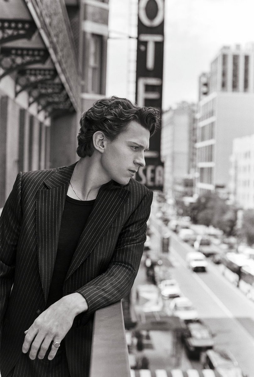 OH THIS IS THEE PHOTO OF TOM HOLLAND WOW