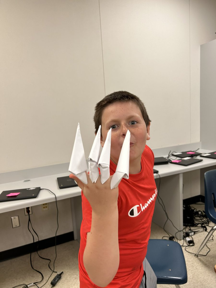 Ndele_teach's tweet photo. Too much fun during Opportunity Hour!
Sharpening our claws and our minds #SammonsRush #AldineRush https://t.co/JBGPmccxFA