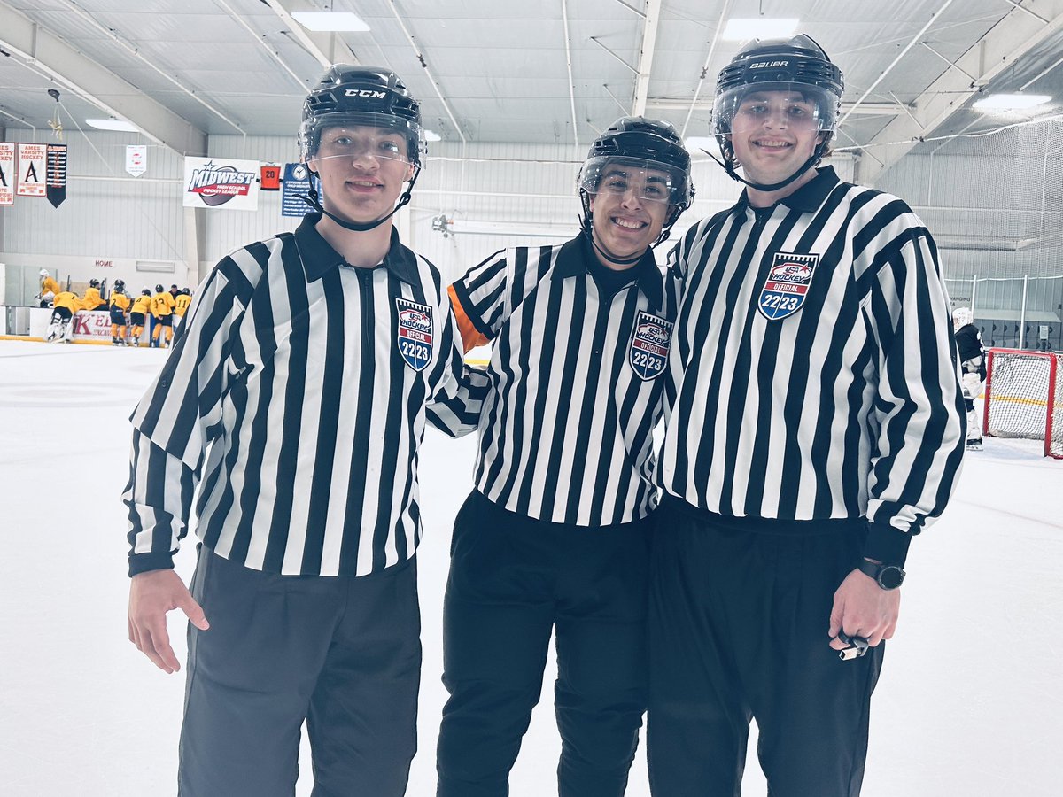CD_Experience's tweet photo. Crews for our first two Wednesday afternoon games of the Central District High-Performance 14 Players Camp and Officiating Exposure Camp. #cdofficiatingexperience #refereedevelopment #teamwork https://t.co/AQ2xgOzZOP
