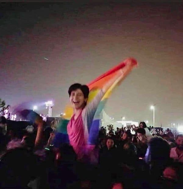 Il #14giugno 2020 #SarahHegazi si è tolta la vita in Canada, dove si era rifugiata dopo le torture subite in Egitto. Era stata arrestata per aver sventolato una bandiera arcobaleno. La sua storia ci ricorda l'urgenza vitale del #Pride e della lotta contro ogni discriminazione.
