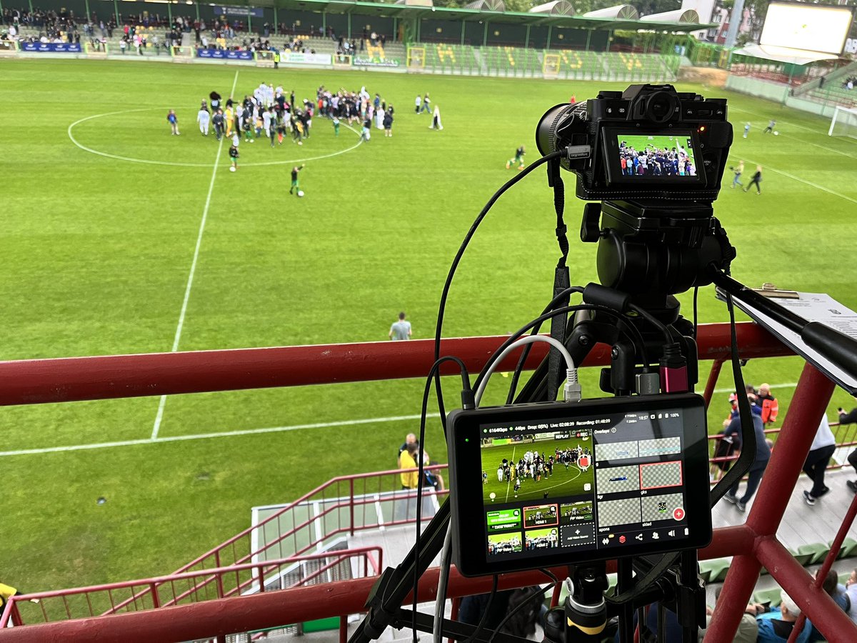 Cała przyjemność skomentować mecz który sędziował Szymon Marciniak. Niewielu jest dane komentować aktualnie spotkania z udziałem najlepszego sędziego na świecie.

Mieliśmy okazje może jedyna w życiu, aby skomentować mecz z udziałem Szymona.