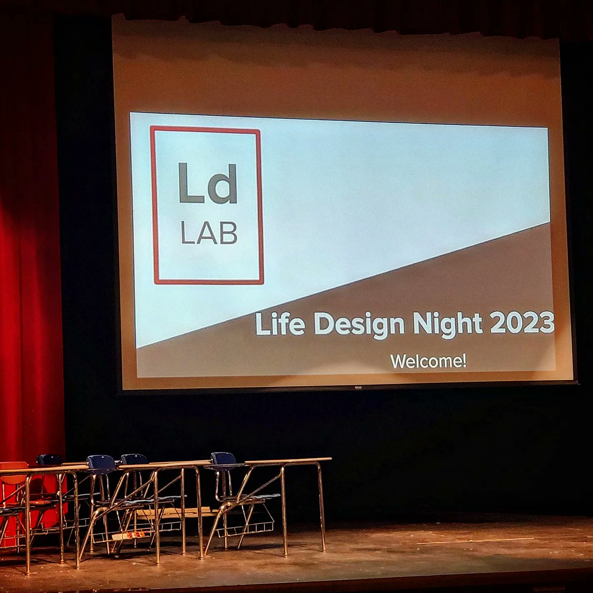 MSD_iSTEM's tweet image. "Ask Me About My Project"
The MHS #LifeDesignLab hosted it's annual TEDx student presentation event.  The #designthinking process was on display as Ss presented their projects highlighting process, passion, failure and learning
@stanforddschool
@Tiger_Challenge
@JohnsHopkins