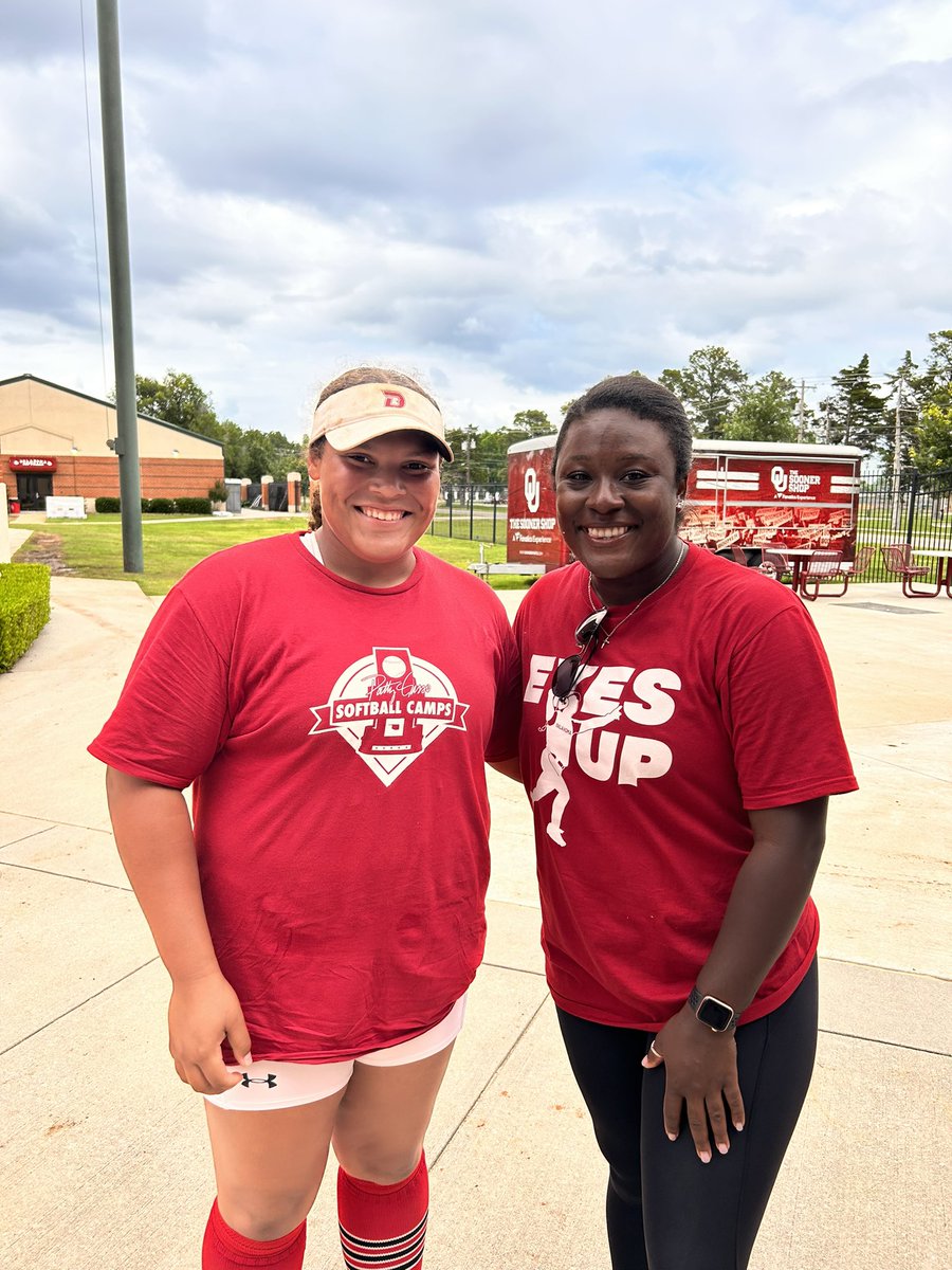 Had and AMAZING time at the @OU_Softball camp yesterday!! Got to meet/learn from, my favorite players and some of the best coaches in college softball. I love this team and all that they stand for and I’m so happy I got the privilege to learn from them! #eyesup #unapologetic