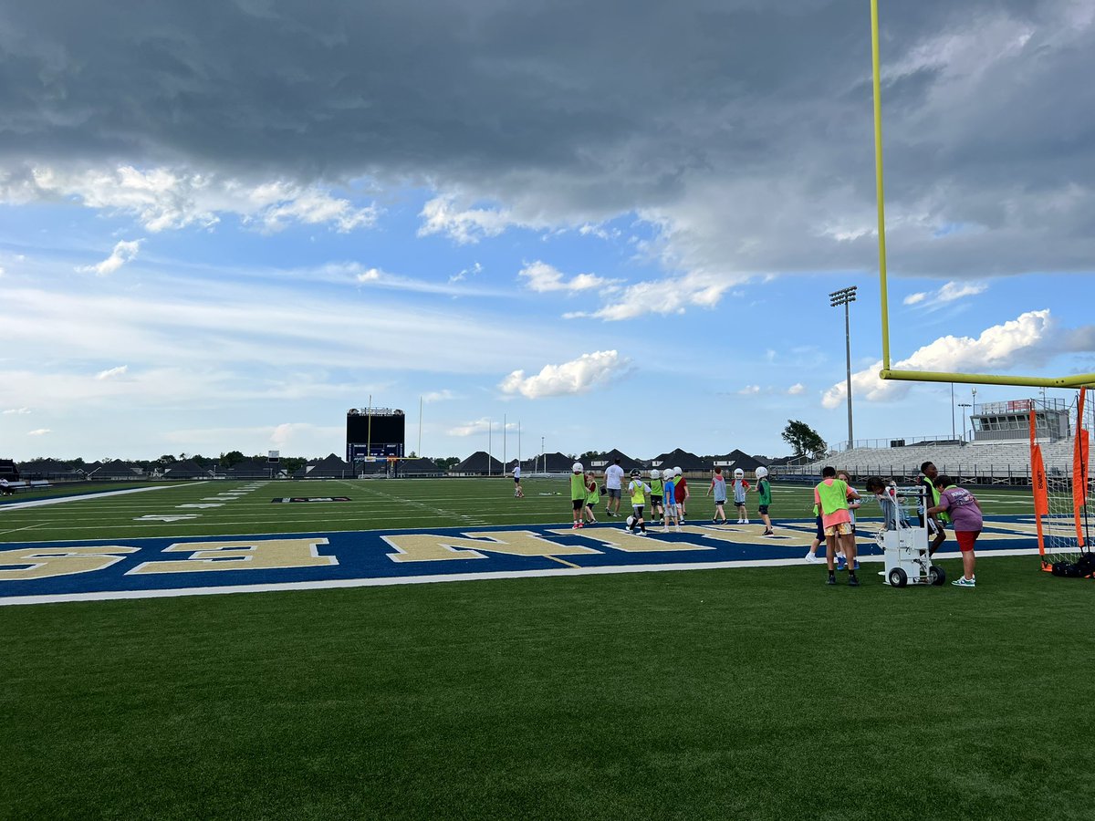 adollopofmylife's tweet photo. It’s a great night for some @BVille_West_FB youth 7v7! #futureFAST #clawsup https://t.co/1Lun6tbupM