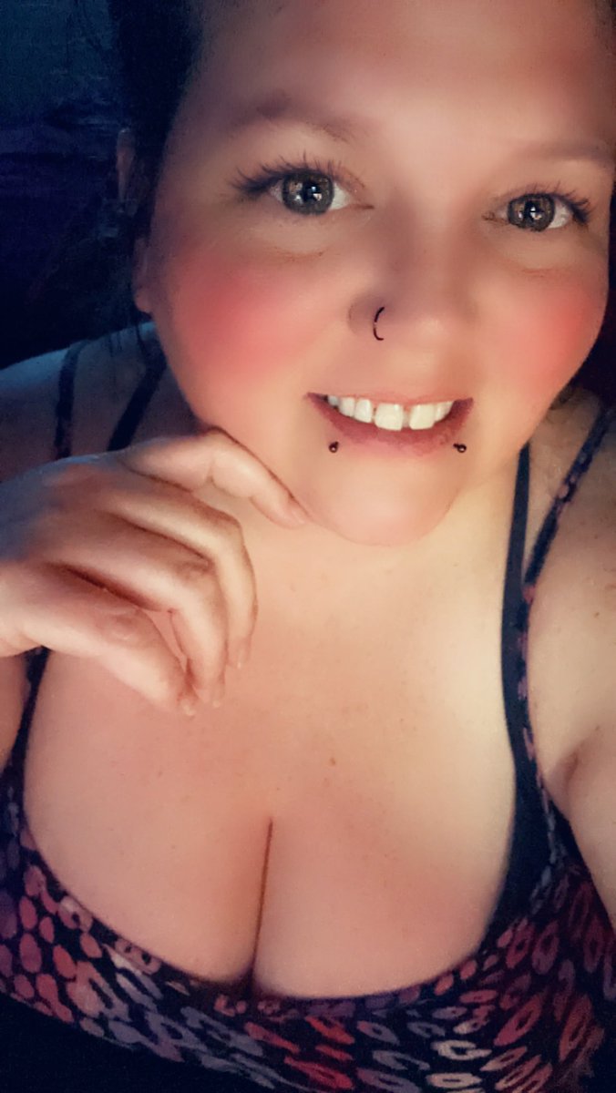 MrsReaper_'s tweet photo. Hey!! Live for the night! Playing some @Farlight84 and later some @PUBG 

Daily Subbies 0/5 

https://t.co/S1t4u2Nkk4 https://t.co/bVMKBXReQq