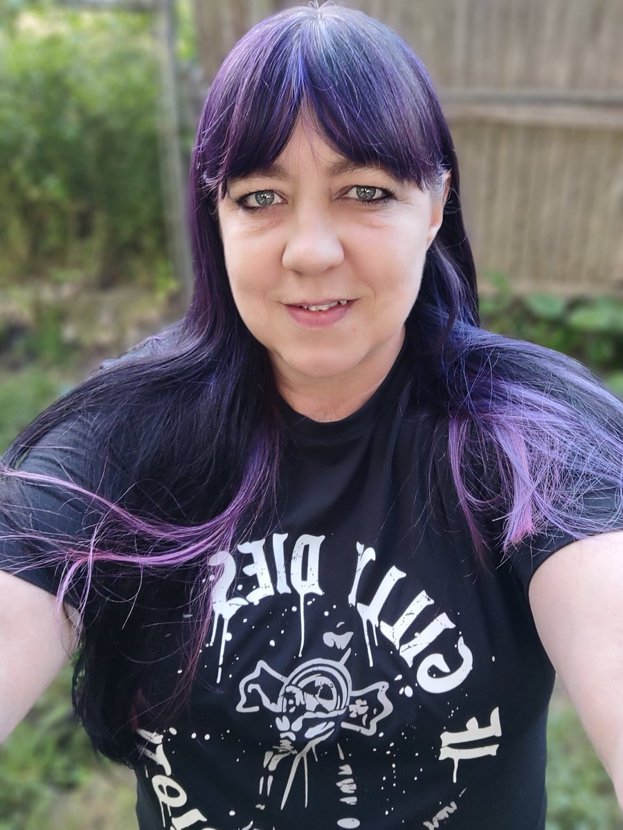 Big shout-out to <a href="/BETERAN_HQ/">BETERAN</a> and <a href="/thereal_Rocco/">Vincent Vargas</a> thank you, thank you, thank you! Love the shirt ❤️

I'm all set for tonight's episode of #MayansMC and Gilly better not die or it's riot time!!!