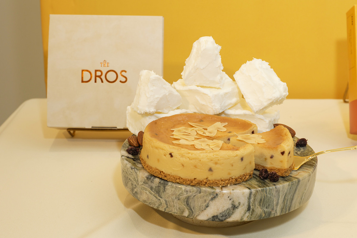 gourmetwatch's tweet image. 東京駅にプレミアムギフトスイーツ専門店「THE DROS」6月26日オープン gourmet.watch.impress.co.jp/docs/news/1508… #東京駅 #お土産 #DROS #シュクレイ