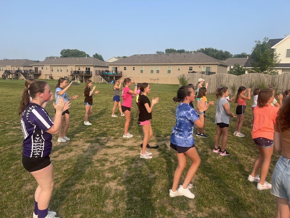 JrTitanCheer's tweet photo. Getting ready for the parade! 💙 #jrtitancheer We are proud to be Titans! 
#jrtitanfootball #papillion https://t.co/x0d4NJY5UJ