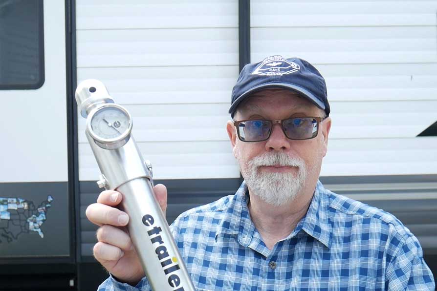TravelTrailSail's tweet photo. Measuring your travel trailer with a tongue weight scale is an important step to ensure a safe and fun drive to the campground. Measuring hitch weight will help you to load your camper and tow vehicle effectively. Check out our latest post &amp; video to learn more. https://t.co/2DrgNKSgNY