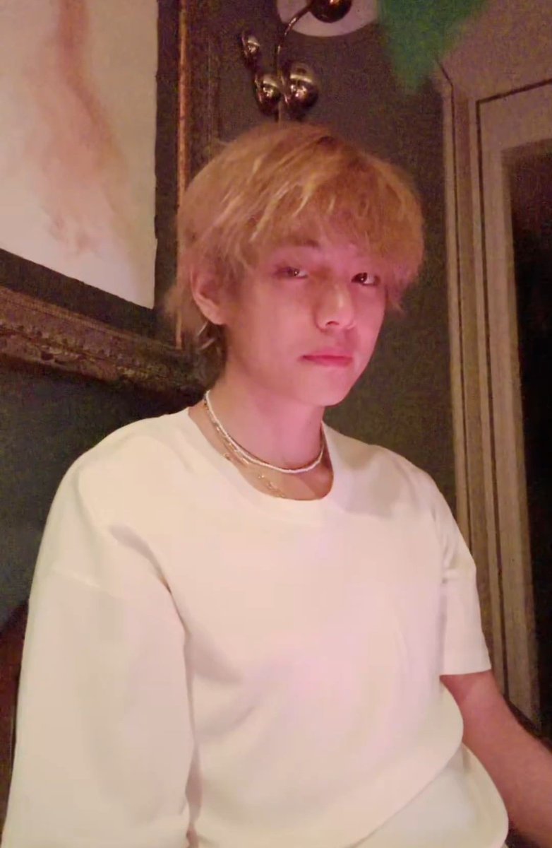 SharmeliBangtan's tweet photo. ES TANNN LINDOOO 

KIM TAEHYUNG TE AMOUUU

#TAEHYUNG #BANGTAN #BTS https://t.co/TWE02PGYIA