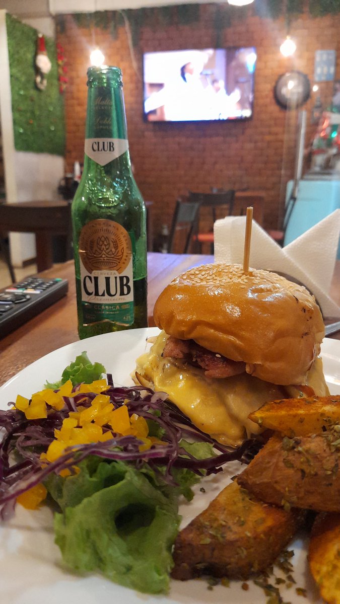 kevin_rocker95's tweet photo. Les hago una cordial invitación a que visiten el local de mi papá(Finas Hierbas) ubicado en Garzocentro, tenemos promociones en cocteles, promociones en comida y un ambiente tranquilo para conversar, la comida es espectacular, no se van arrepentir local 1106

Rt Por favor🥳 https://t.co/h3vPX1RMld