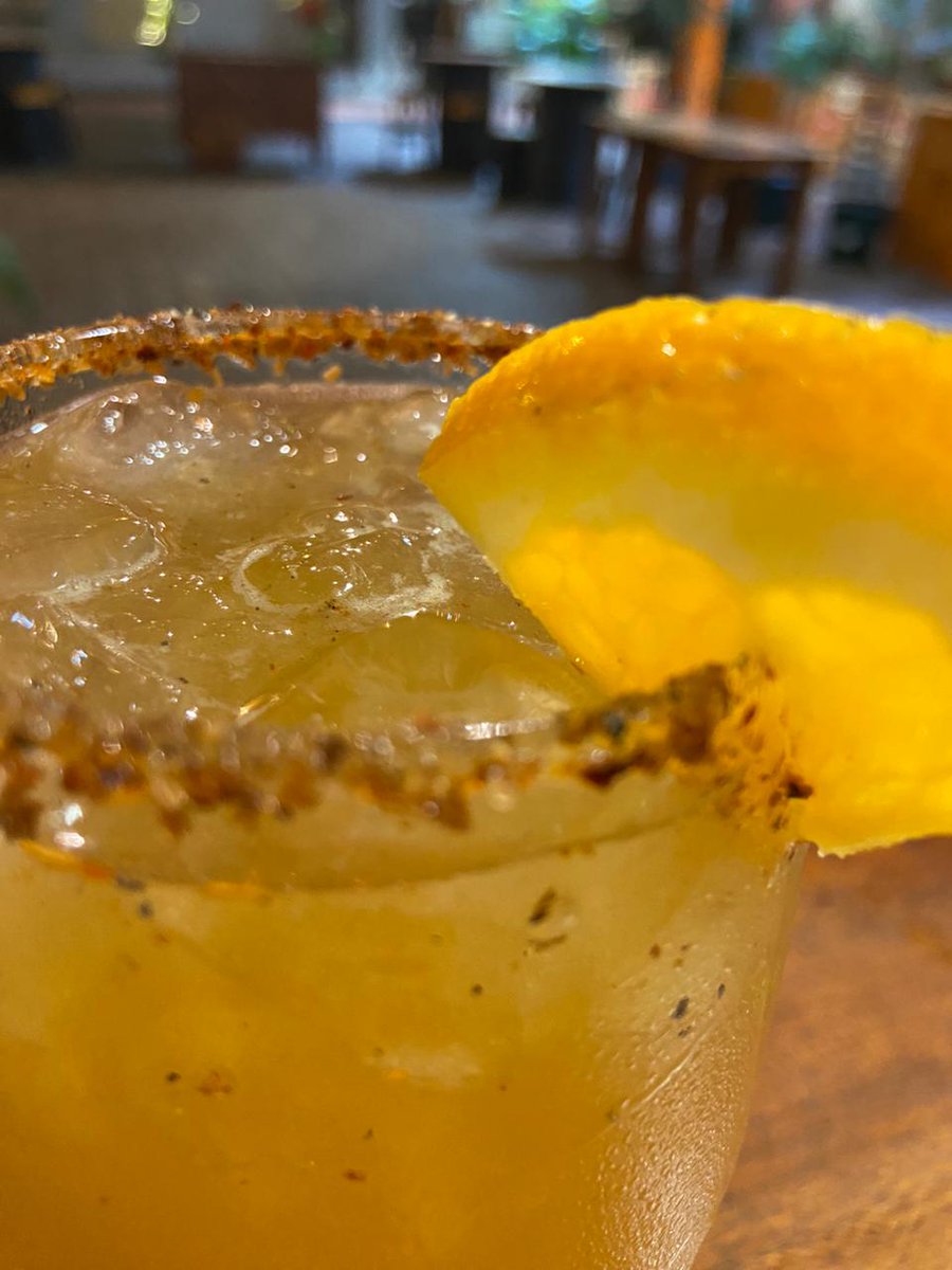 kevin_rocker95's tweet photo. Les hago una cordial invitación a que visiten el local de mi papá(Finas Hierbas) ubicado en Garzocentro, tenemos promociones en cocteles, promociones en comida y un ambiente tranquilo para conversar, la comida es espectacular, no se van arrepentir local 1106

Rt Por favor🥳 https://t.co/h3vPX1RMld