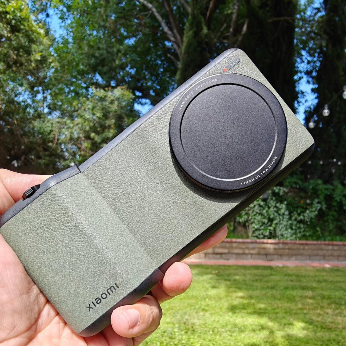 tkdsl8655's tweet image. achievement unlocked, I finally have the xiaomi 13 Ultra photography Kit. 
So happy my order finally came in. 
@xiaomi @Snapdragon
#xiaomi13ultra #cameragrip