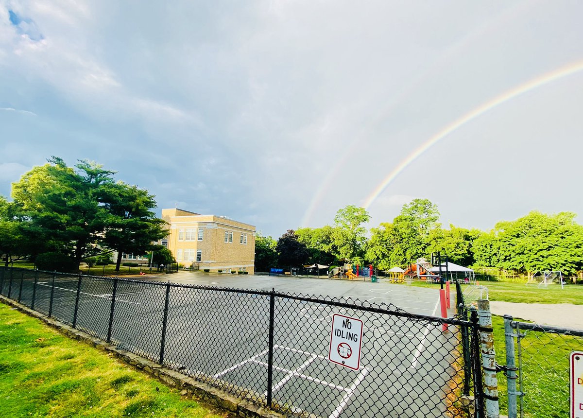 RobJanowitz_AP's tweet photo. What do you get at the end of a rainbow?The #MASnation !
@MAS_WP @MAS_PTA @wplainsschools @DrJosephRicca @MrMcCarthyMAS #proudprincipal #MASpride https://t.co/nTiKWGX1IV