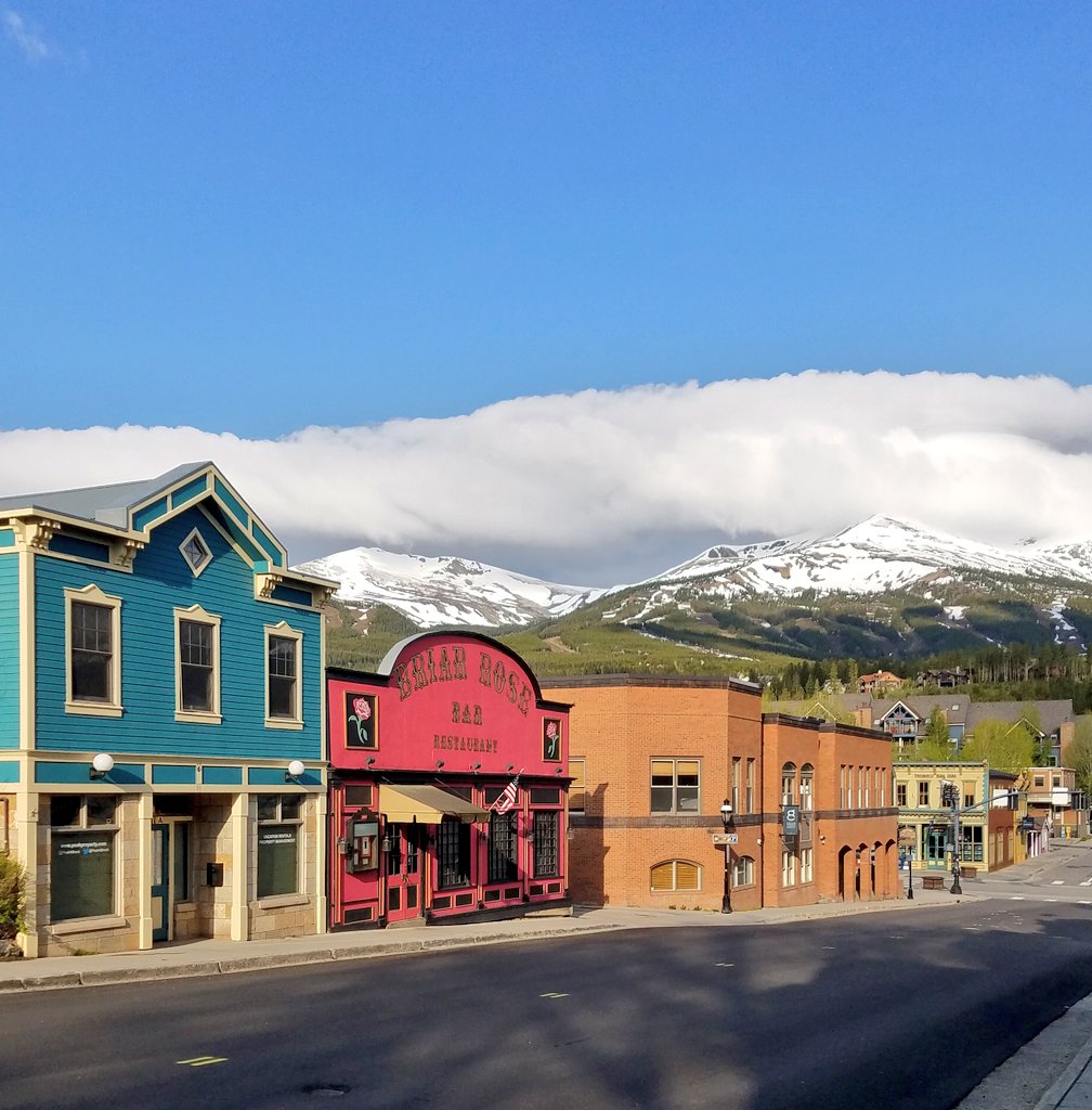 Hold the line #ski & #snowboard nation! #ApresLIVE #Breckenridge #Colorado #Breck #breckenridgecolorado #BreckLife #skitown #mountaintown #MountainTravel #Travel #TravelLife #LuxuryTravel #TravelPhotography #Wanderlust #ColorfulColorado #ColoradoLive #VisitColorado #COwx