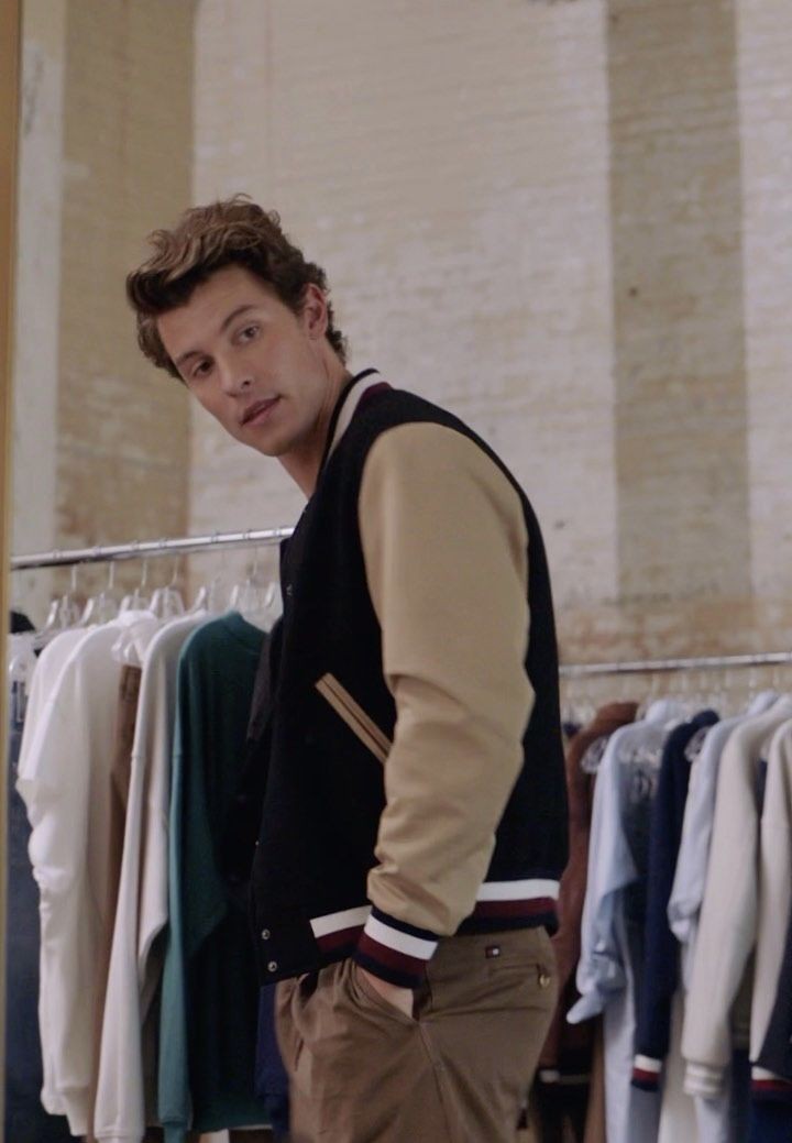 shawposts's tweet image. shawn mendes.