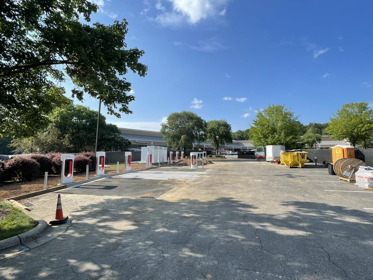 Hartmere's tweet photo. New Tesla Supercharger at Wellington Shopping Center @ Cary Parkway &amp; Tryon Road is almost online @MarcoRPTesla https://t.co/E24w90acwy