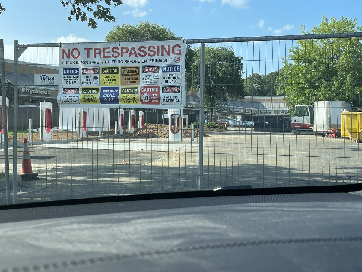 Hartmere's tweet photo. New Tesla Supercharger at Wellington Shopping Center @ Cary Parkway &amp; Tryon Road is almost online @MarcoRPTesla https://t.co/E24w90acwy
