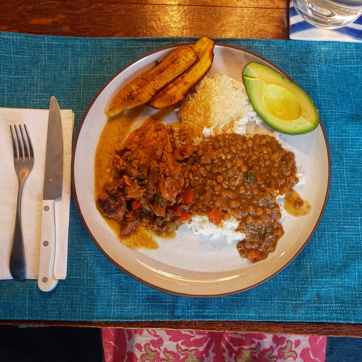 scargregjim's tweet photo. What my madres home cooking does for my heart and soul is immeasurable. She threw DOWN!
 Dominican stewed chicken, lentils, rice (that is better than any other rice in the universe, with the perfect ratio of concon), fried plantain and a perfect avocado. Im so happy 😭❤🇩🇴 https://t.co/RsJthrIEXd