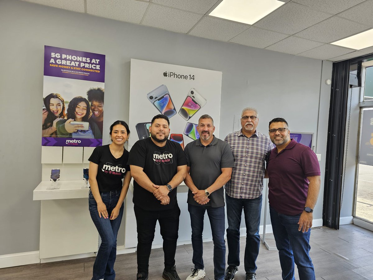 StellarWireless's tweet photo. Looky 👀 looky 👀 whose in Stellar doors this week!

#PCGbosstime #metrobytmobile #stellarwireless #tmobile https://t.co/VSRfIOefTu