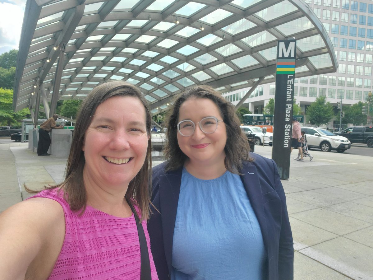 Great to see @bread4theworld Indiana organizer (and former @RESULTS_Tweets #REALChanger) @GraceKozak today -- gorgeous afternoon for a lunch outing with some @CharityMiles for @wfp combined with @wmata Green Line.