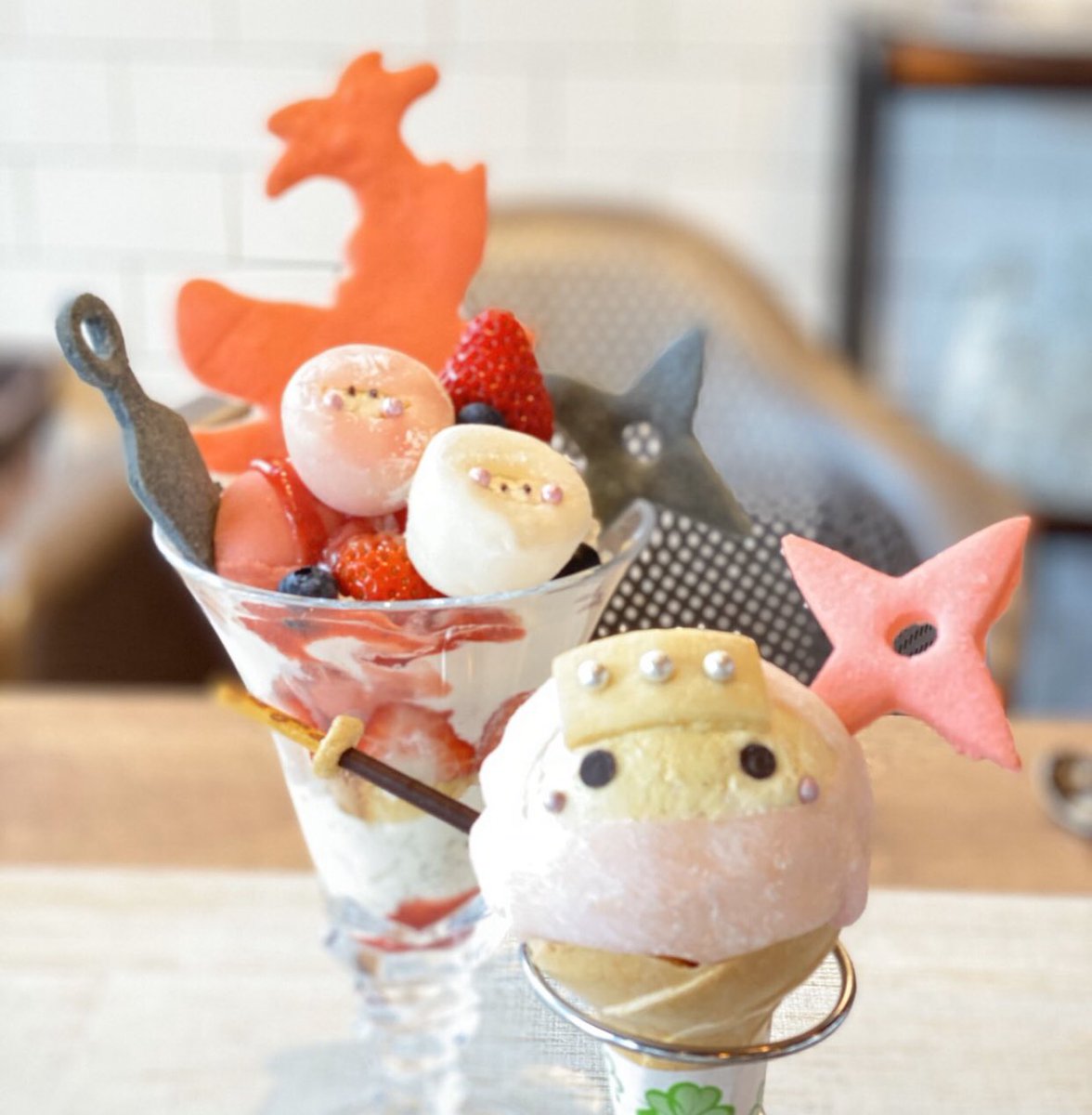 CPopover's tweet photo. 御園座参戦おつかれさまです！そして、たくさんのお問合せありがとうございます！

ちなみに、写真によく出ている
🥷ピンク色が『忍者アイス』
🥷黒色が『忍者ドック』
🥷忍者ジュニアが2個乗ってるのは『金シャチパフェ』です

お間違えなく〜

#忍者アイス　#少年忍者　#名古屋城
#俺たちのBANG https://t.co/11G612Cqf4