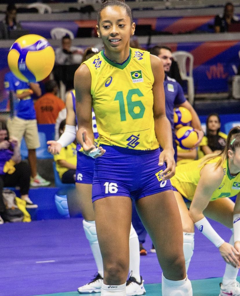 _EliteDoVolei's tweet photo. “MVP da Superliga e a melhor oposta do voleibol brasileiro” — Marcos Freitas. 

Concordam? 

📸: Laís Rodrigues https://t.co/6wObmbQfrH