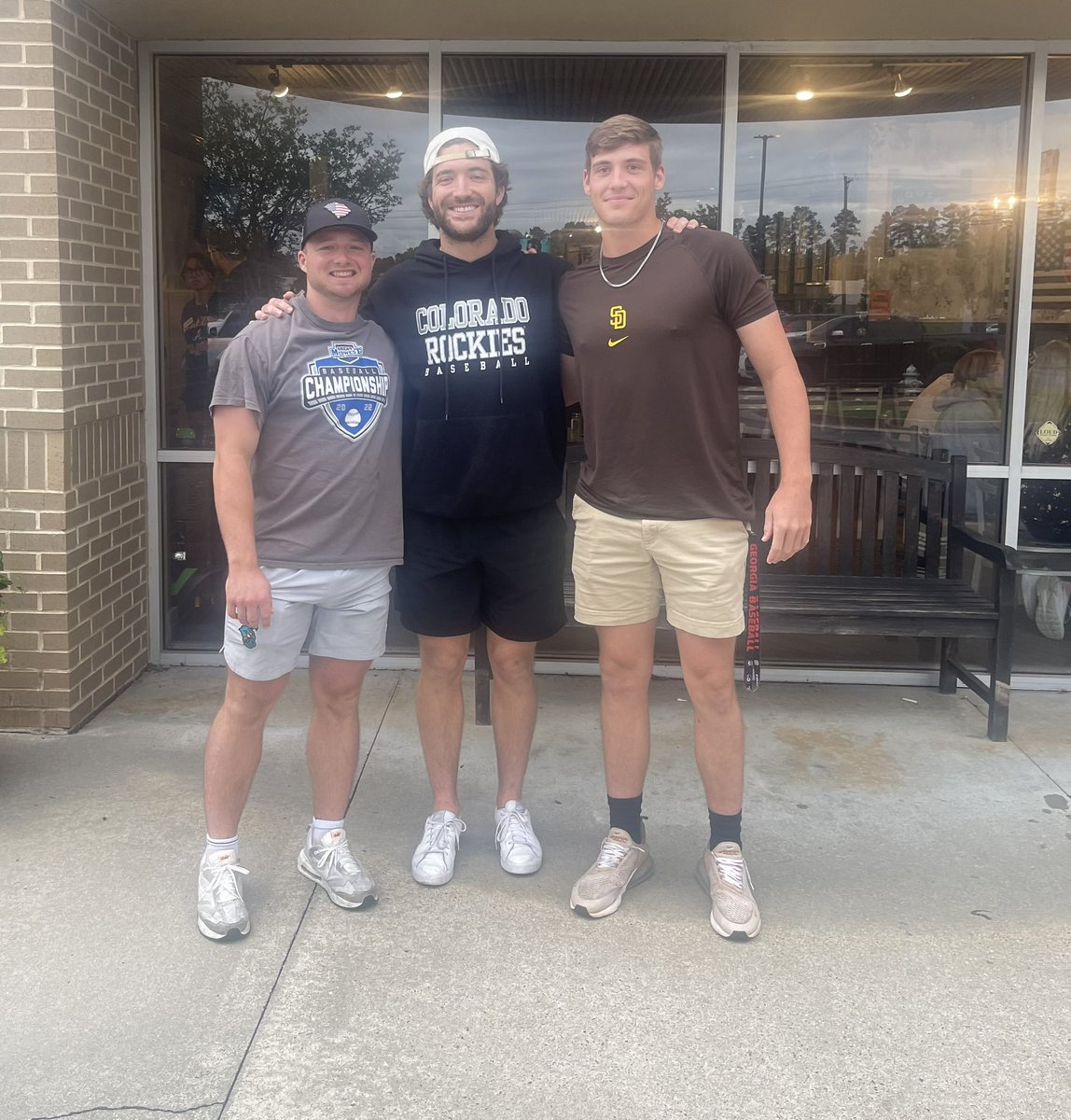 mikelinch's tweet photo. What a blast having dinner with these @ahsbucsbaseball legends @payteeles @ethansutton2023 &amp; @caseylinch7 …..love these guys!!! https://t.co/IQrNCGz2tk
