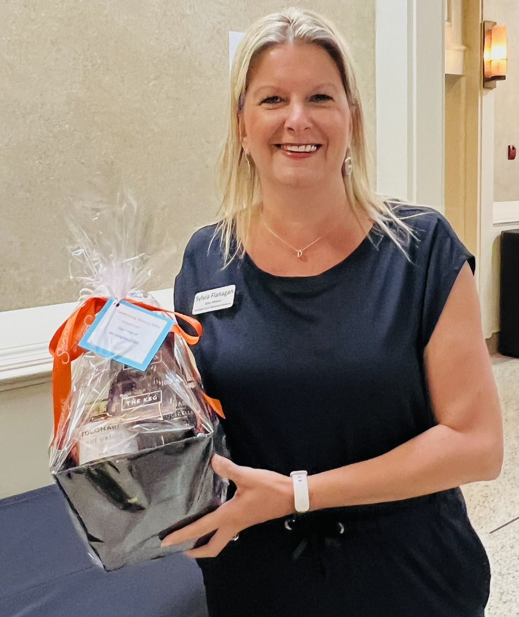 Thank you <a href="/kensingtoncourt/">Kensington Court</a> <a href="/SylviaFlanagan3/">Sylvia Flanagan</a> <a href="/RufoLisa/">Lisa Rufo</a> for your generous donation to our @WomenUnitedWE #signatureluncheon  and our winner @HDGHWindsor @UnitedWayWE