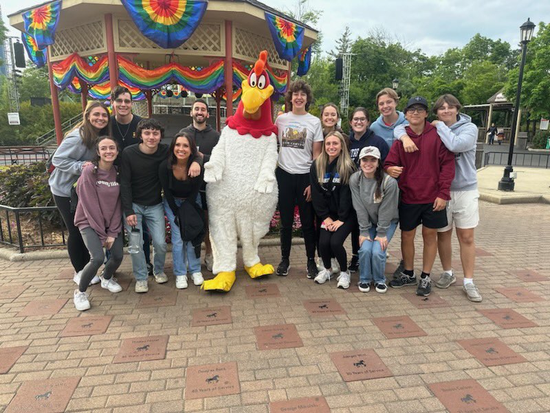 Zigesfunland's tweet photo. Working hard or hardly working? Our Zigglers had a great time at Six Flags for some team bonding earlier this week. 

#ZigesFUN #SixFlags #GreatAmerica #NWI https://t.co/4pRQYdLB3i