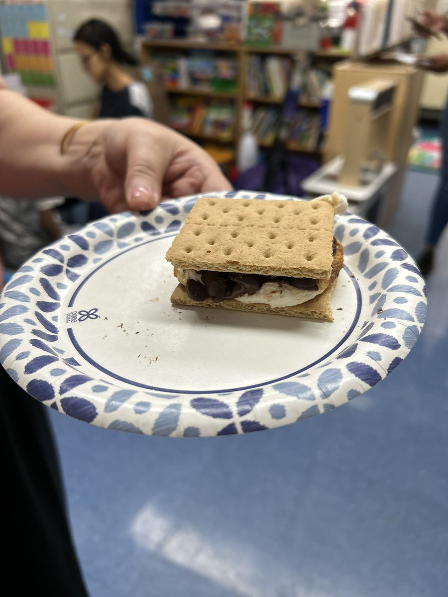PS125M's tweet photo. Speech Language Pathologists do not get enough love & appreciation. We LOVE our speech providers. On todayโs episode of our speech providers are THE BEST, they created a campsite indoors, to build language & vocabulary.
#weloveourOTPTSpeech
#bringingtheoutsidein @District5NYC https://t.co/pt7MaLpCSM