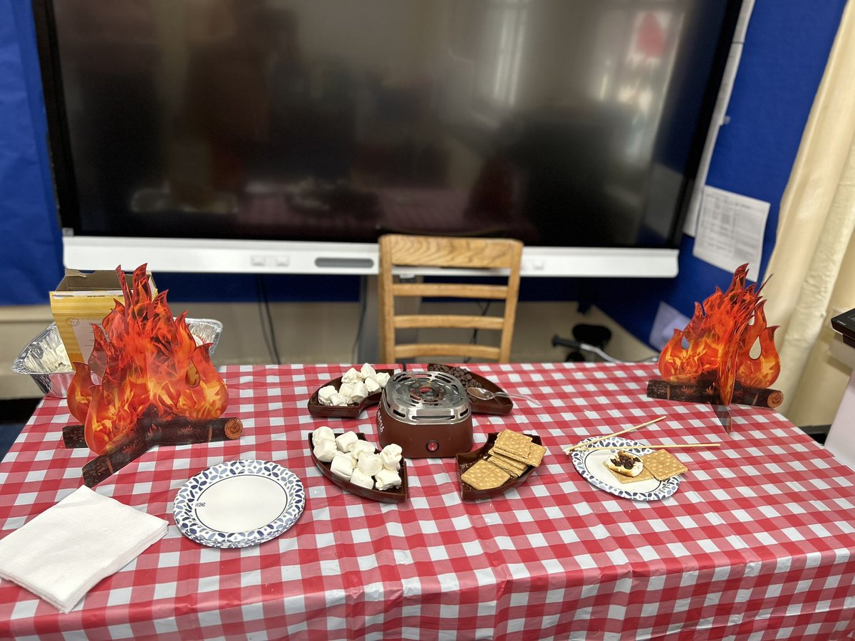 PS125M's tweet photo. Speech Language Pathologists do not get enough love & appreciation. We LOVE our speech providers. On todayโs episode of our speech providers are THE BEST, they created a campsite indoors, to build language & vocabulary.
#weloveourOTPTSpeech
#bringingtheoutsidein @District5NYC https://t.co/pt7MaLpCSM