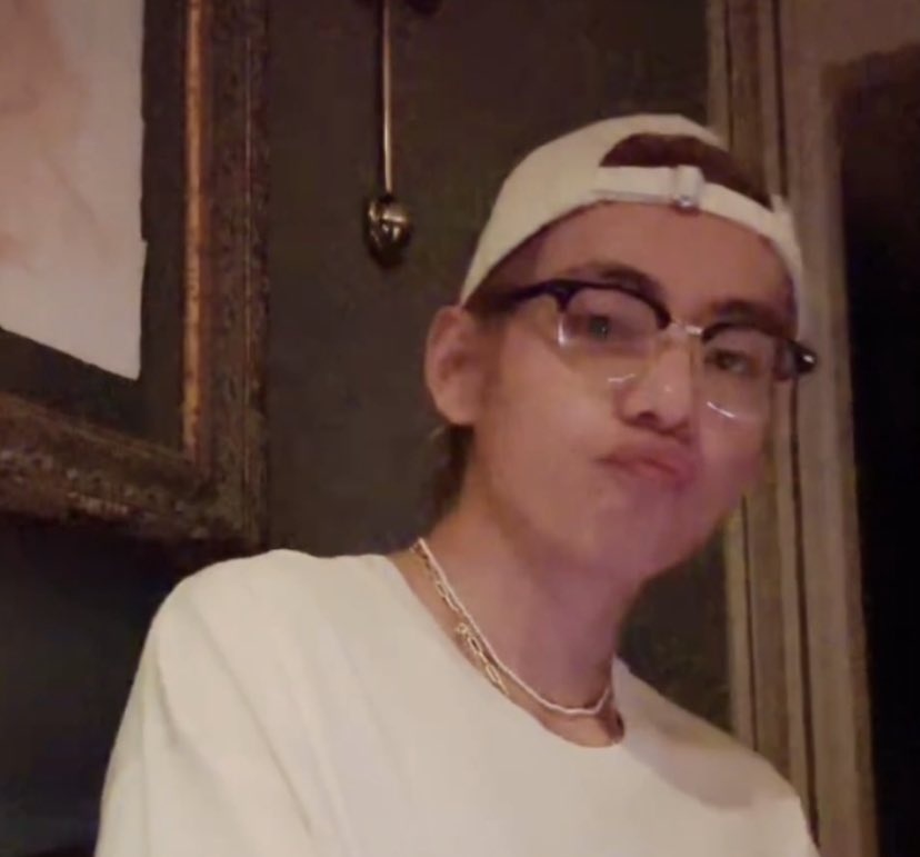 จองกุก                                     แทฮยอง