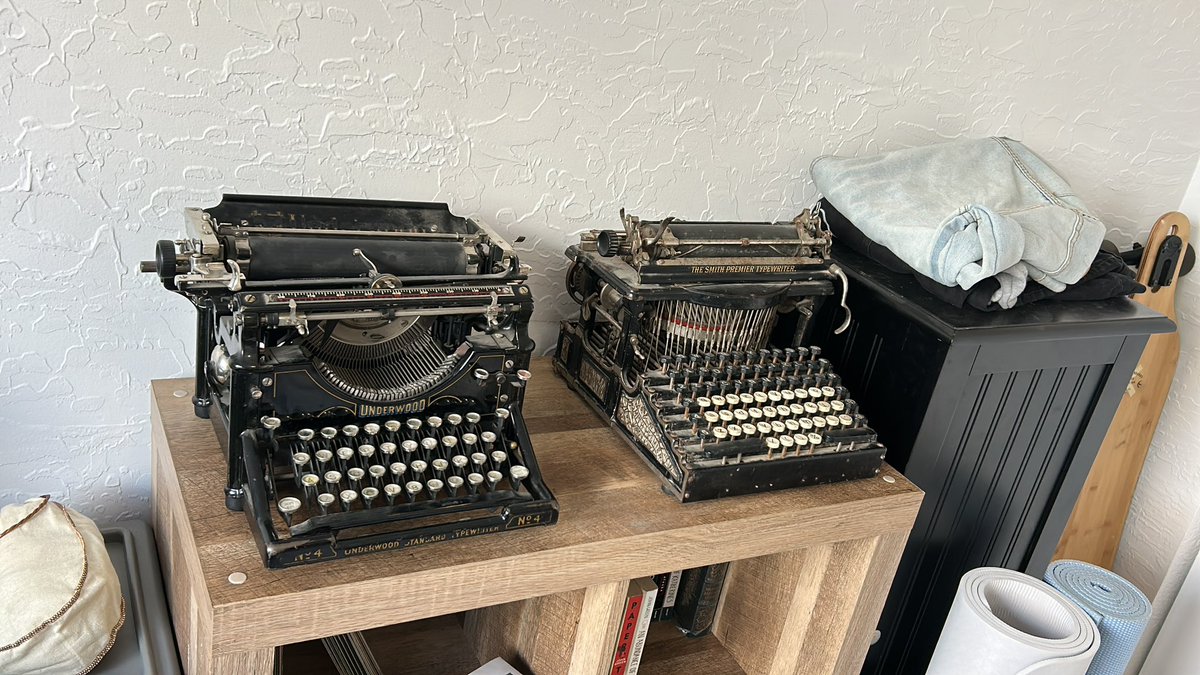 WarnEmFirst's tweet photo. If you wanna know what the heaviest thing to move across the state was… it’s my fucking type writers! 😂🙃❤️ https://t.co/MkM8TpbjxT