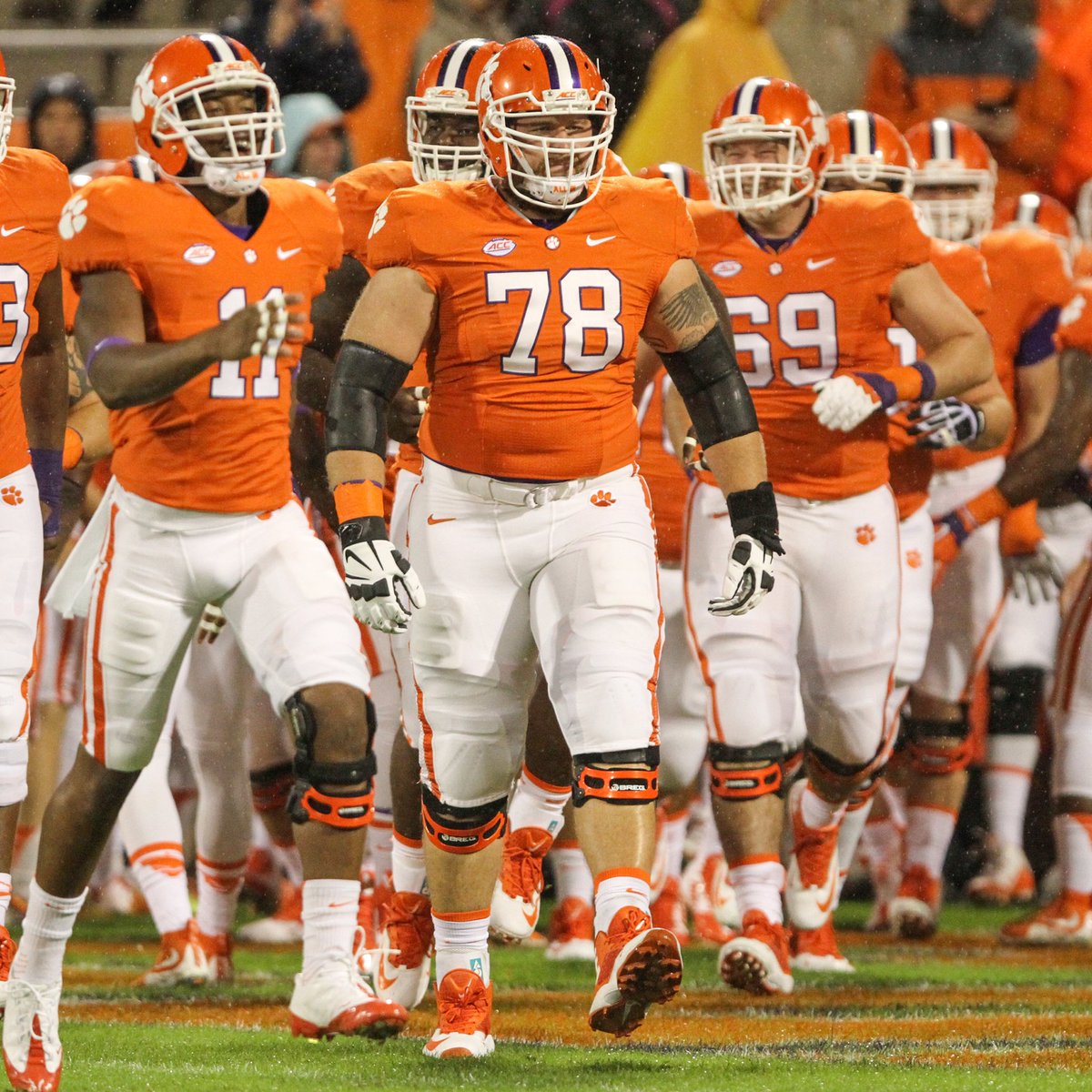 MaxBuchana2025's tweet image. After a great conversation with @ThomasA79265103 I am blessed to announce I have received an offer from @ClemsonFB 🟠🟣🐅@carson_cramer @TyroneC55 @CJSPILLER @AnnaH247
@CoachHoun @BokeyFootball @DemetricDWarren @OS_ChrisHays @ChadSimmons_ @LemmingReport @Andrew_Irvin @ClemsonTom