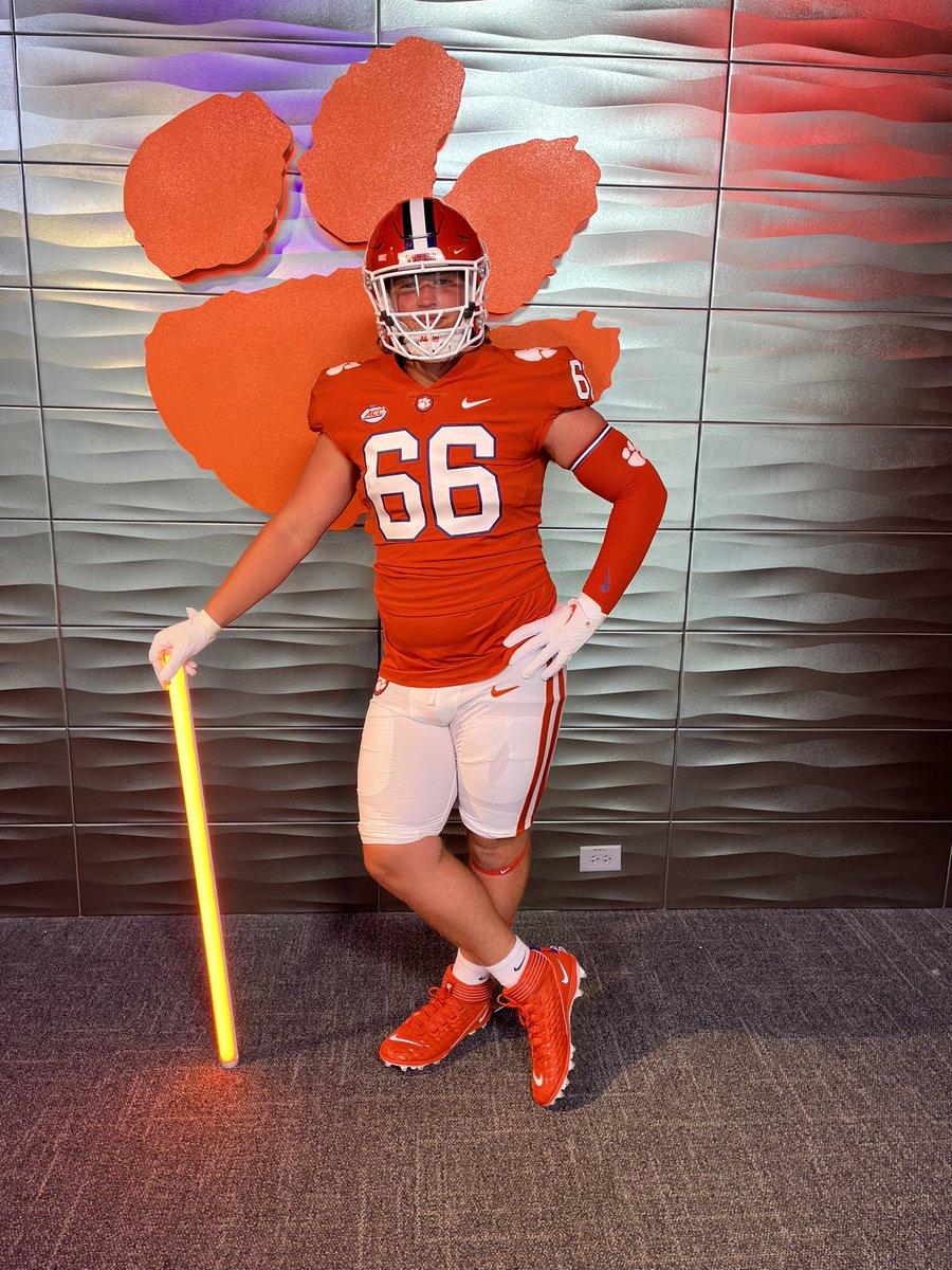 MaxBuchana2025's tweet image. After a great conversation with @ThomasA79265103 I am blessed to announce I have received an offer from @ClemsonFB 🟠🟣🐅@carson_cramer @TyroneC55 @CJSPILLER @AnnaH247
@CoachHoun @BokeyFootball @DemetricDWarren @OS_ChrisHays @ChadSimmons_ @LemmingReport @Andrew_Irvin @ClemsonTom