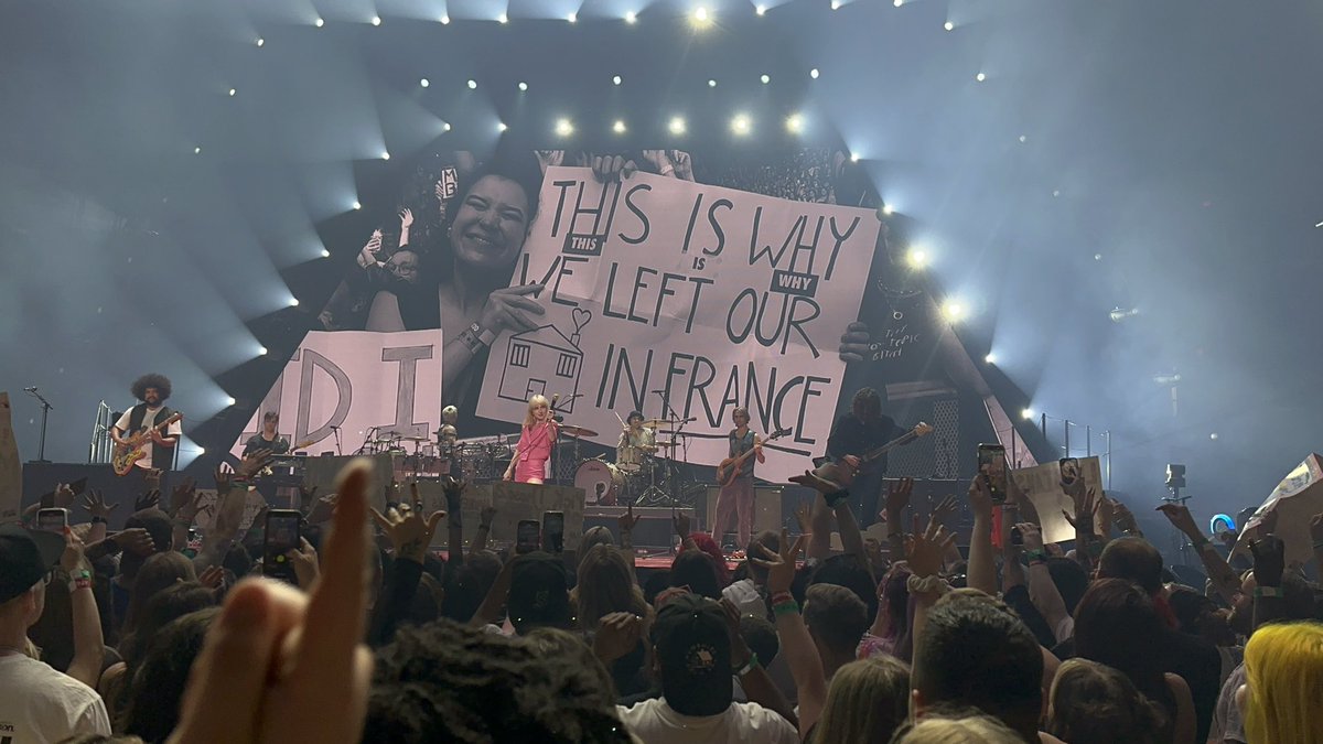 I’ve tried making it to a <a href="/paramore/">paramore</a> concert for more than 15 years but finally was able to go last weekend…WOW it was amazing!